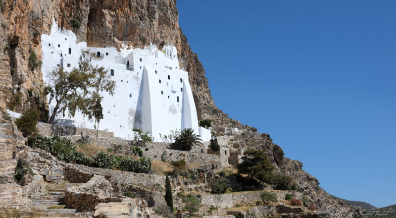 Un monastère dans la falaise